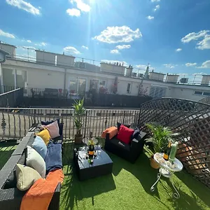 Exclusive Downtown Bella Apartman